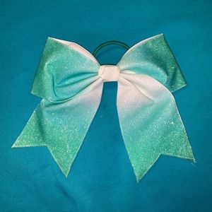 Cheer bow